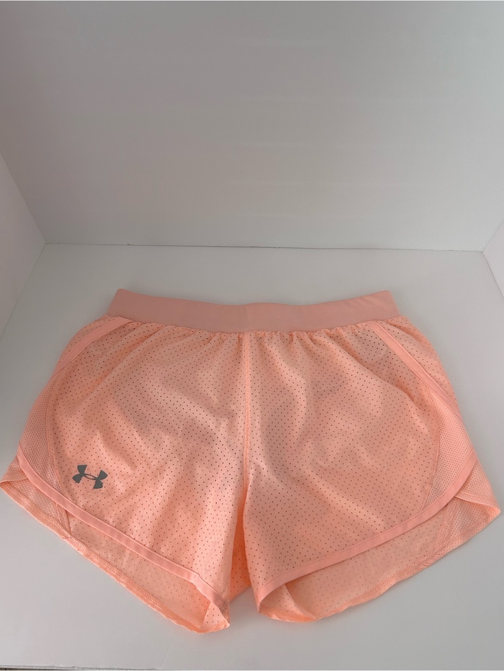 Under Armour Loose Heatgear shorts women’s size small